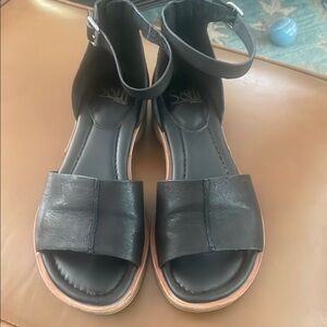 Sofft Black Sandals with Modern Design